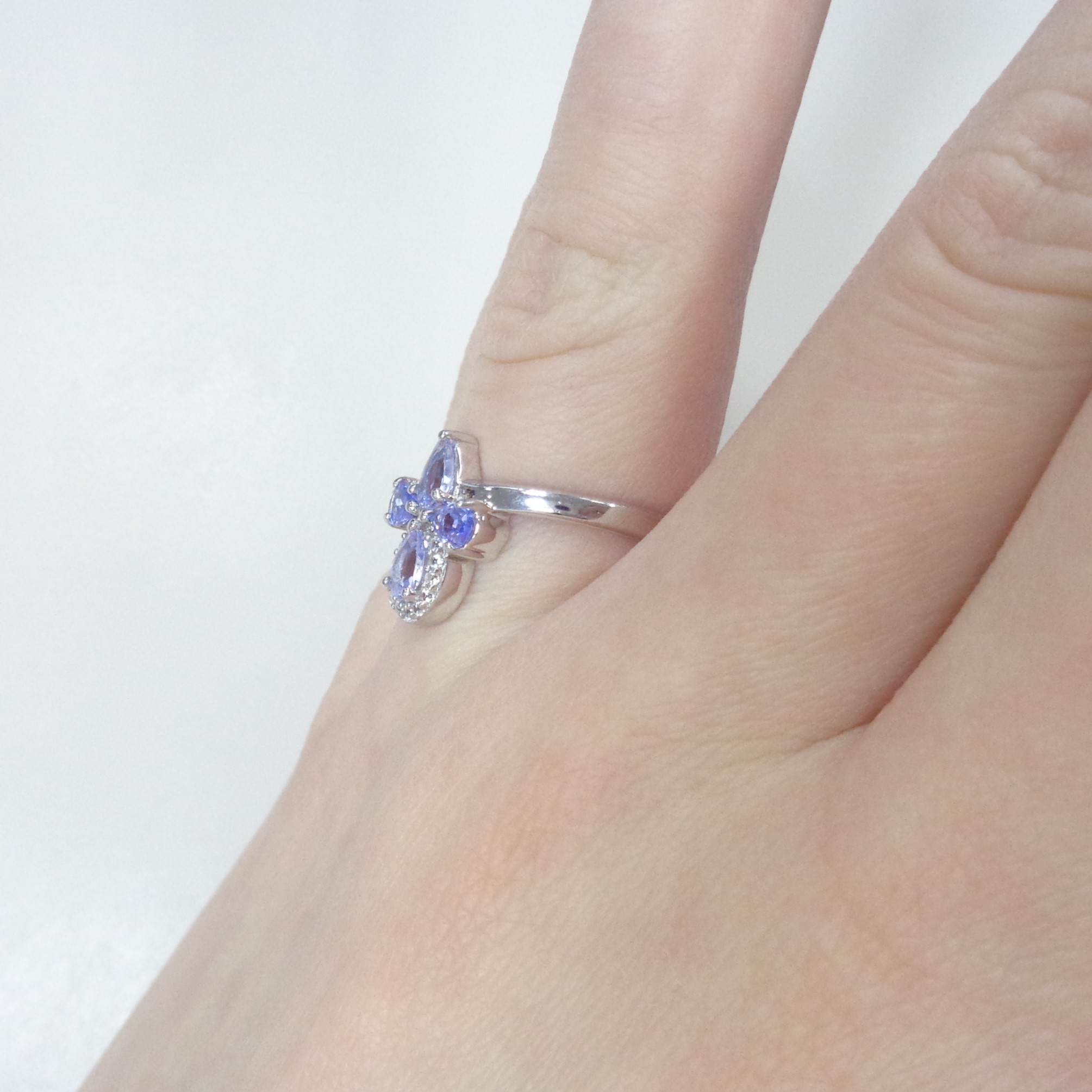 Серебряное кольцо с танзанитами